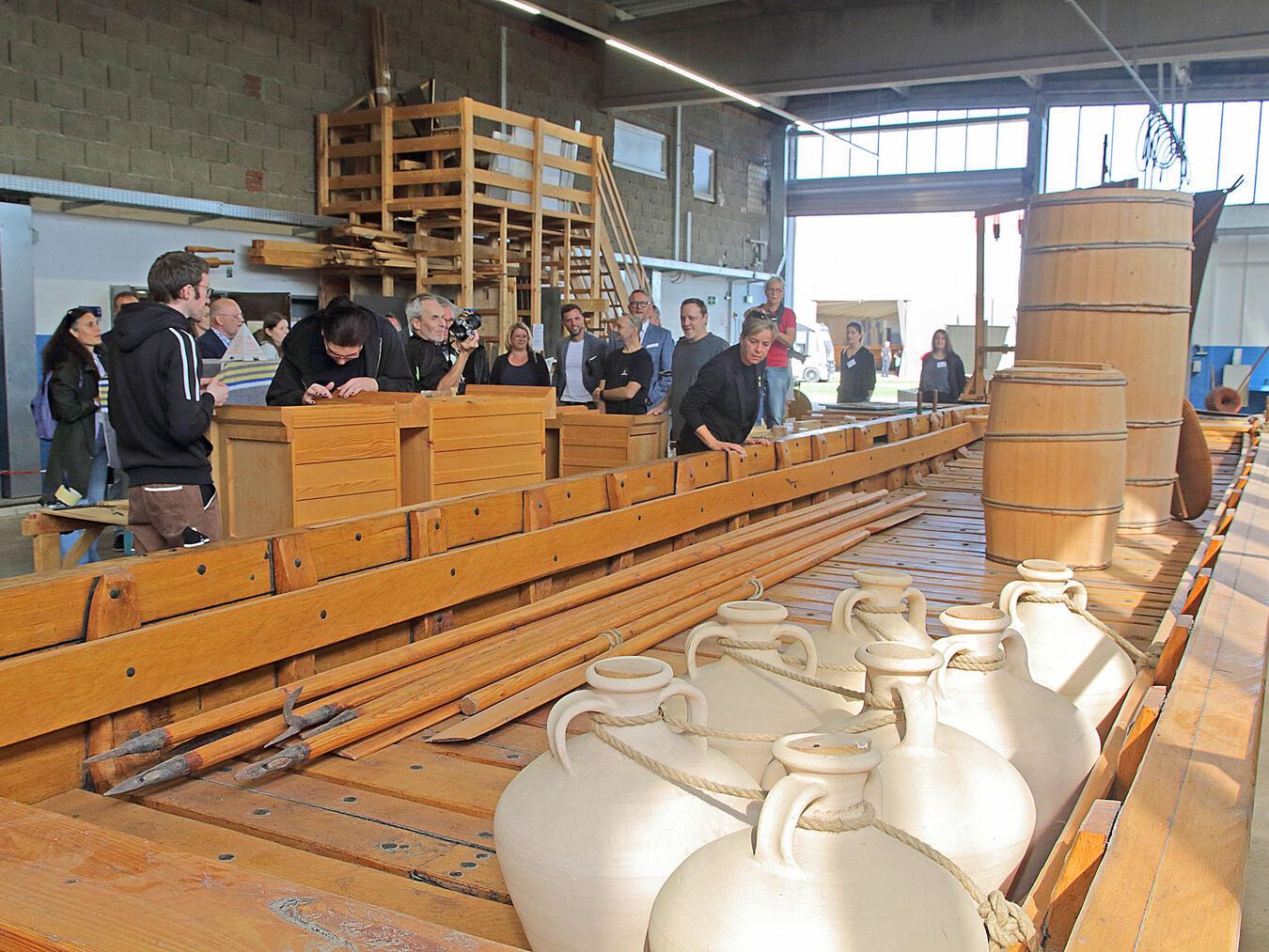 Auch den Nachbau eines römischen Schiffes gab es zu betrachten. NN-Fotos: Theo Leie