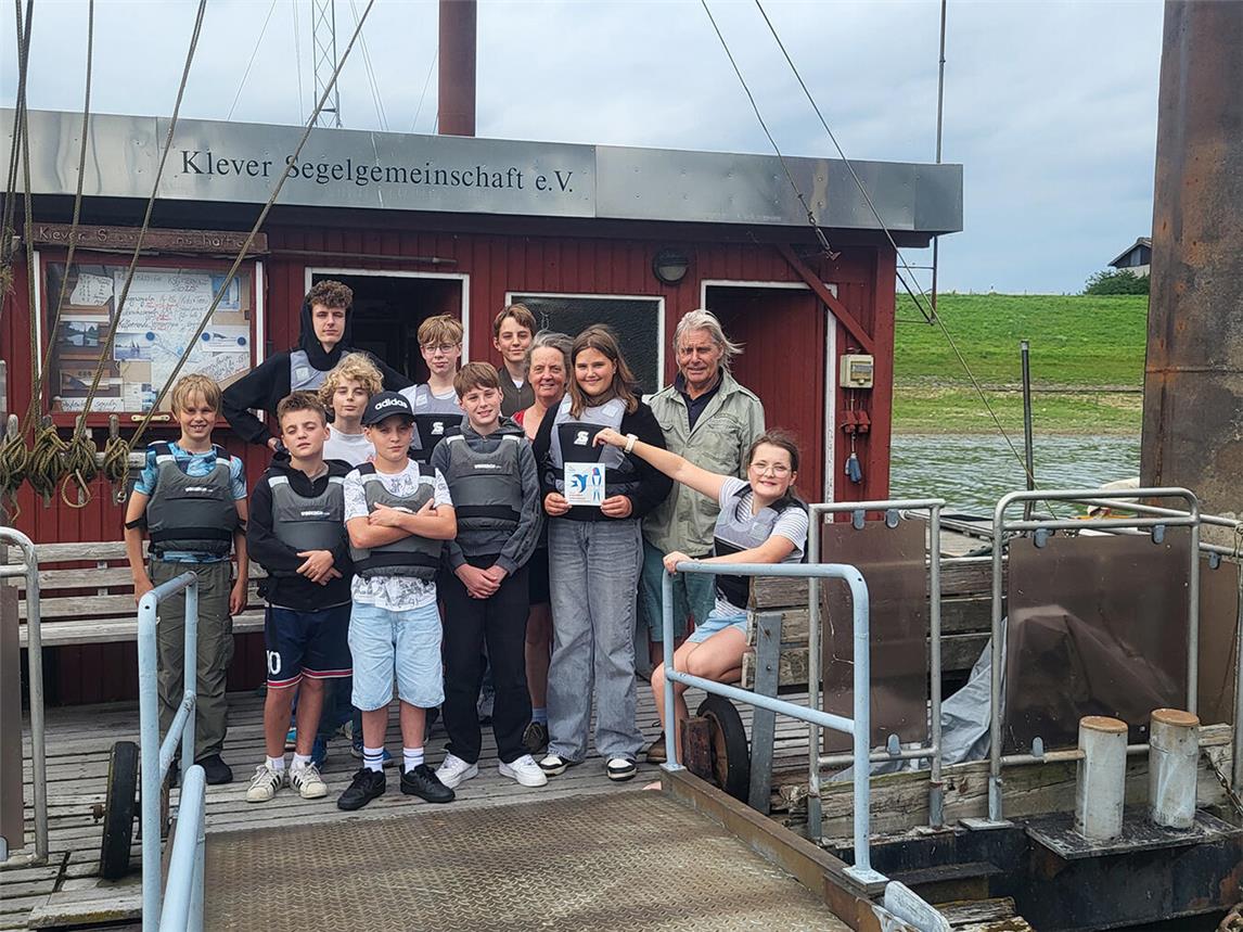 Auch der Klever Segelverein erhält voller Stolz eine Plakette für seine Schwalbenfreundlichkeit. Foto: NABU Niederrhein