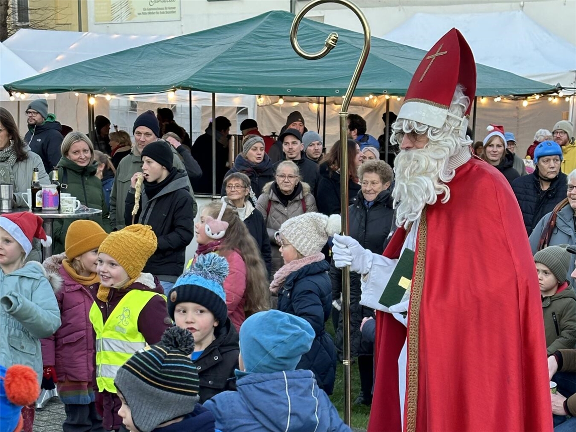 Auch der Nikolaus besucht die Kinder. Foto: privat