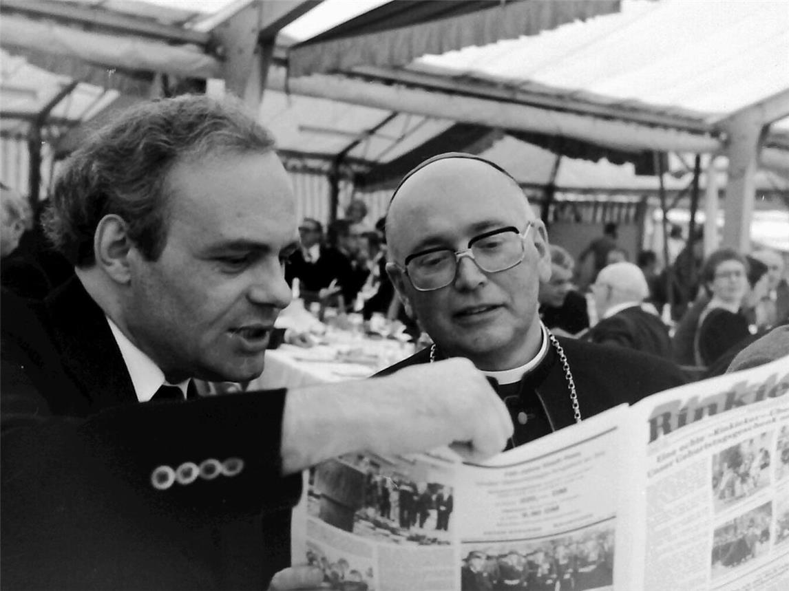 Auch der Reeser Pfarrer Heinrich Horst und Regionalbischof Ludwig Averkamp zählten bei der 750-Jahr-Feier zu den „Rinkieker“-Lesern. Foto: Helmut Schomaker