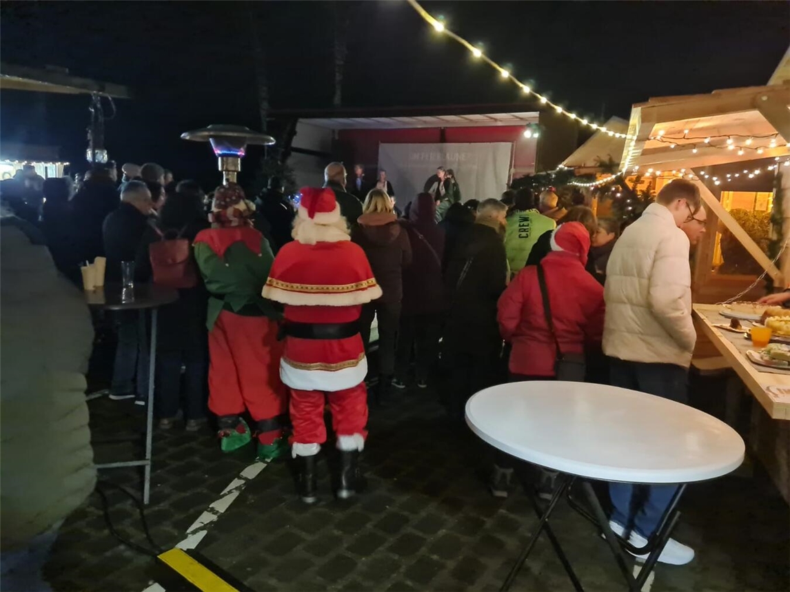 Auch der Weihnachtsmann hat sich für den Markt in Kranenburg-Mehr angekündigt. Foto: privat