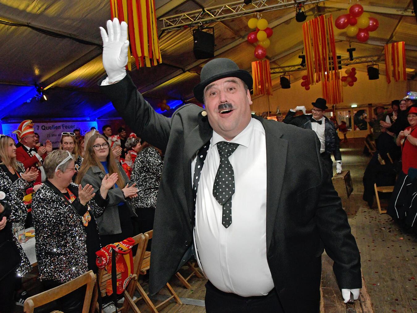 Einer der besten Bunten Abende – ever Auch Dick & Doof schauten vorbei. NN-Foto: Rüdiger Dehnen