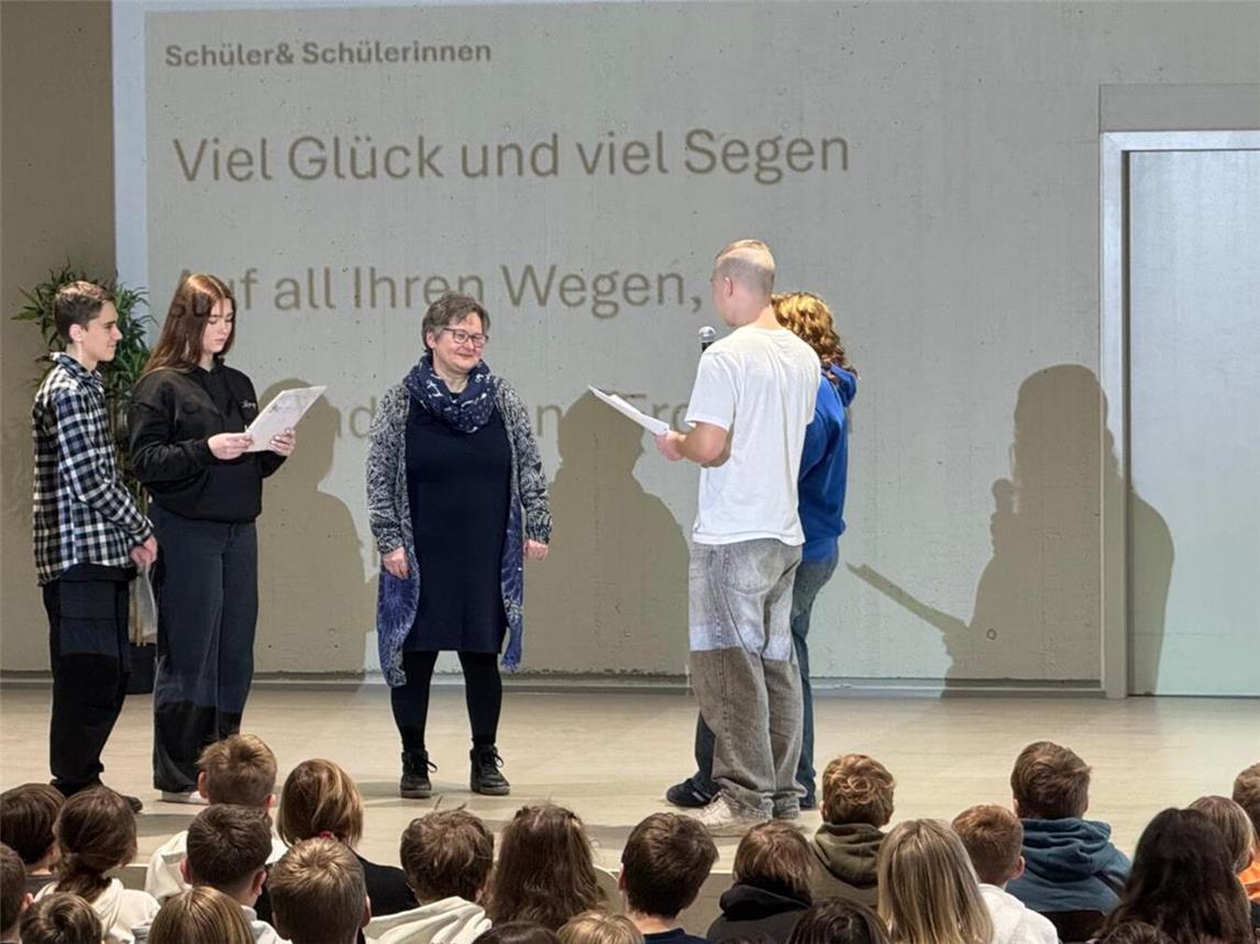 Auch die Schüler wünschten Corinna Schulz alles Gute. Foto: Sekundarschule Alpen