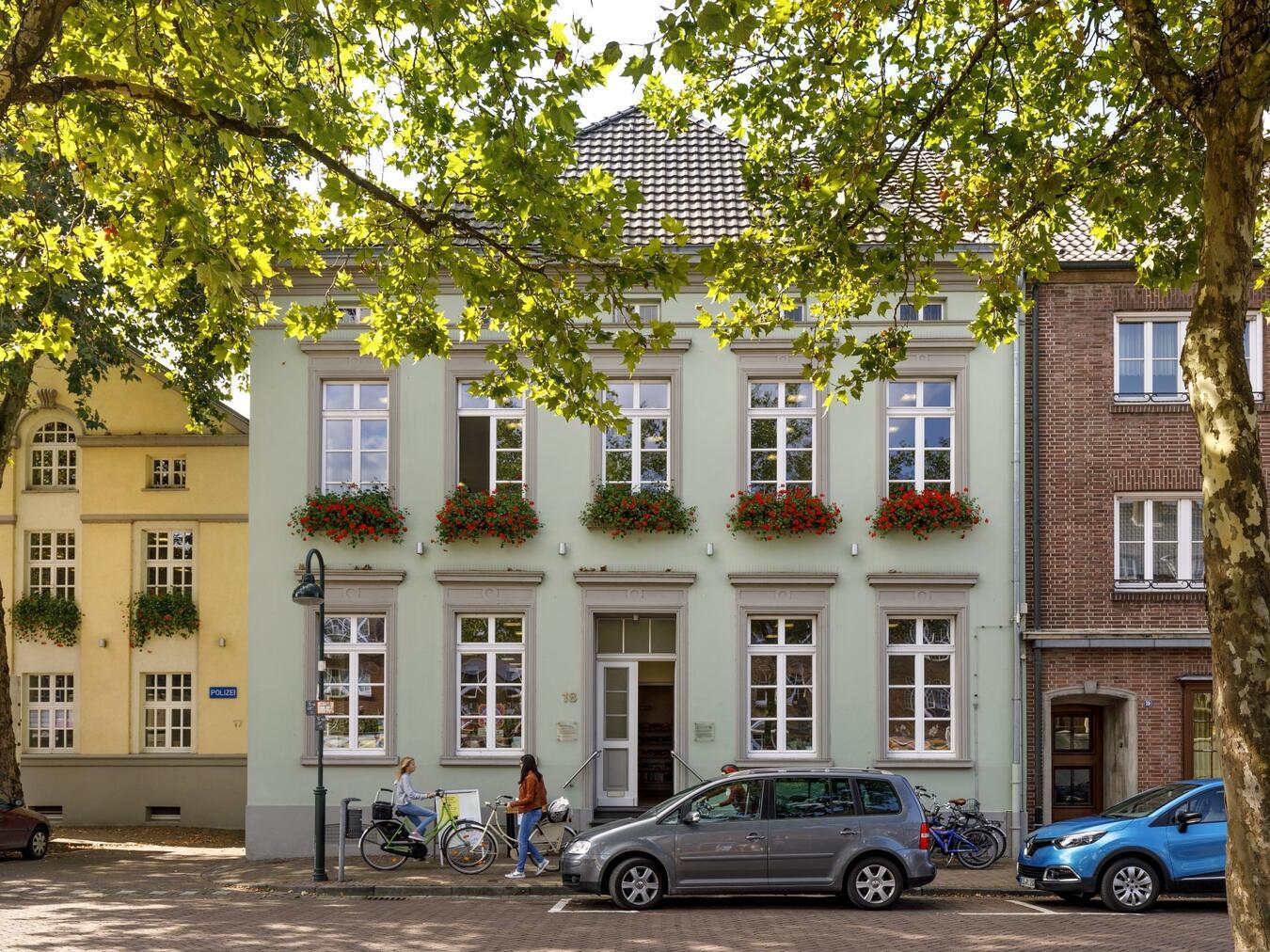 Auch die Stadtbücherei in Rees schließt zwischen den Feiertagen. Foto: Stadt Rees