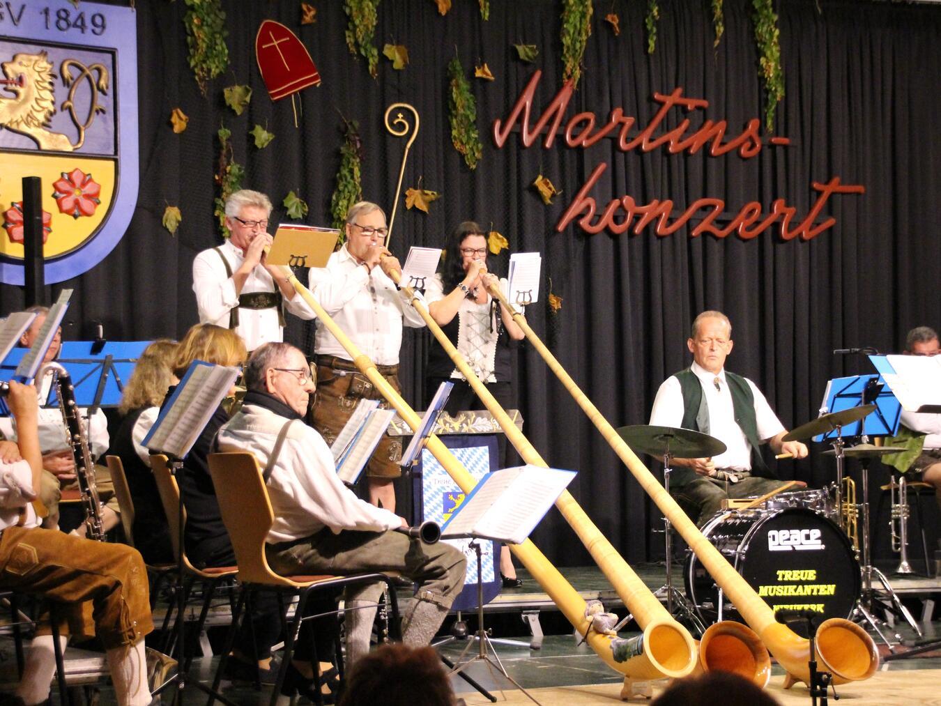 Auch die Treuen Musikanten Nieukerk und die Alphornbläser sind wieder mit dabei.Fotos: privat