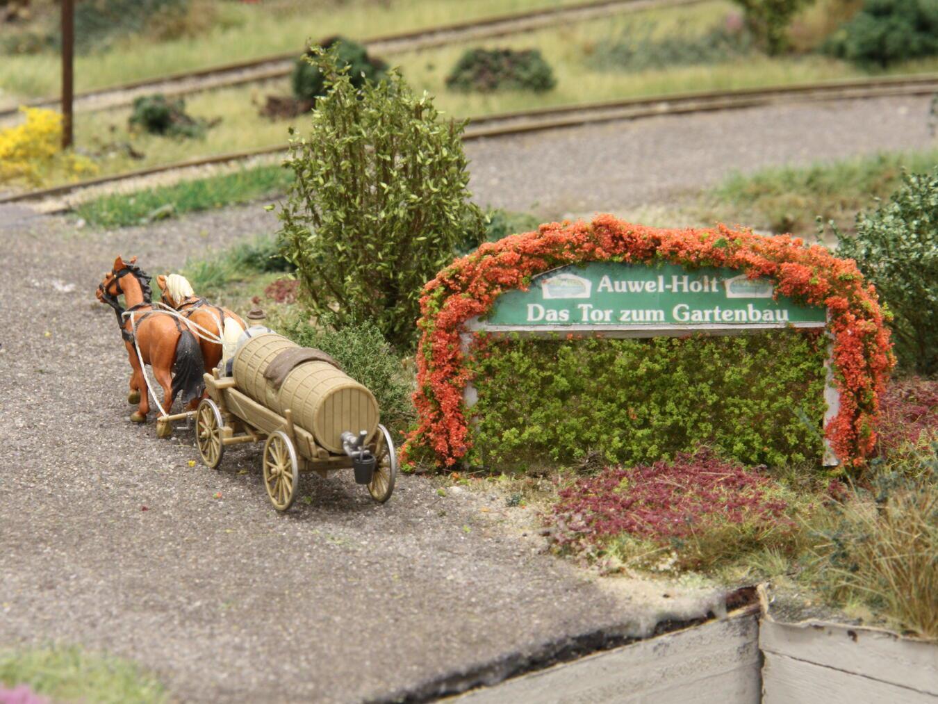 Modellbauausstellung in
Auwel-Holt steht vor der Tür Auch die Willkommensgrüße wurden im Modell nachgebaut.