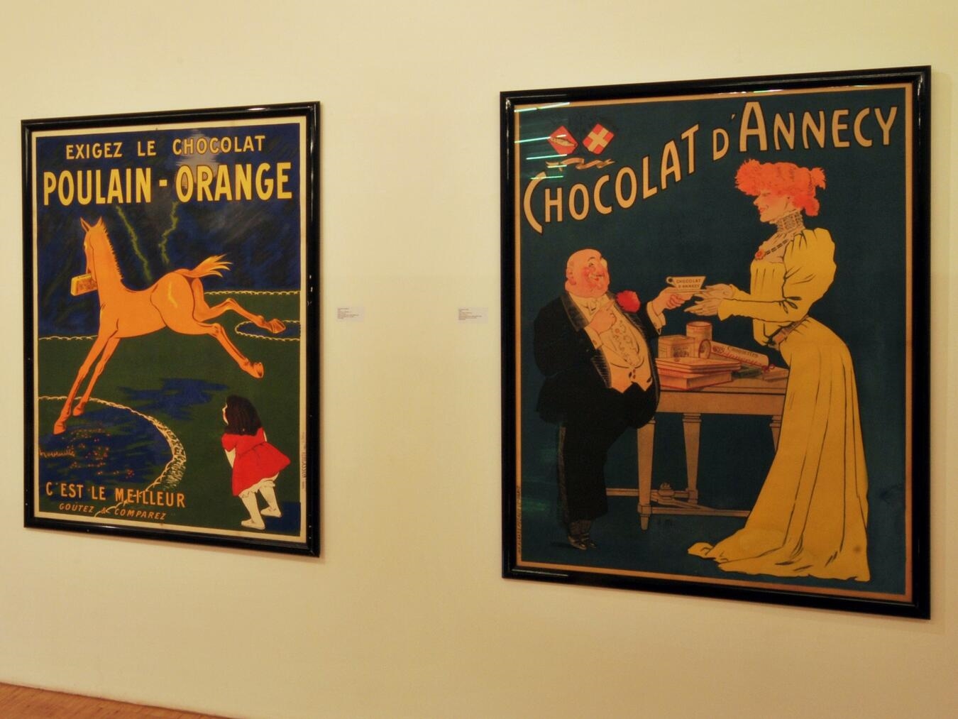"Kunstgalerie im PAN Emmerich mit Besuchern, Ausstellung am 14. Oktober, Kunstwerke, Kulturveranstaltung"