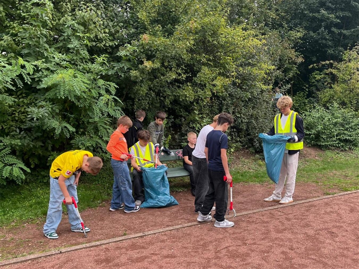 "Schüler der Realschule An der Fleuth bei Schulprojekt, Gruppenaktivität, Gemeinschaft, Bildung"