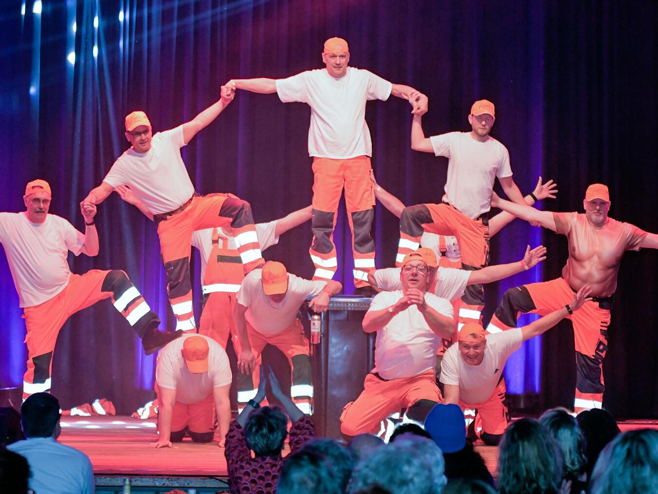 Auch „Et Flönzballett“ aus Xanten gab alles. NN-Foto: Gerhard Seybert