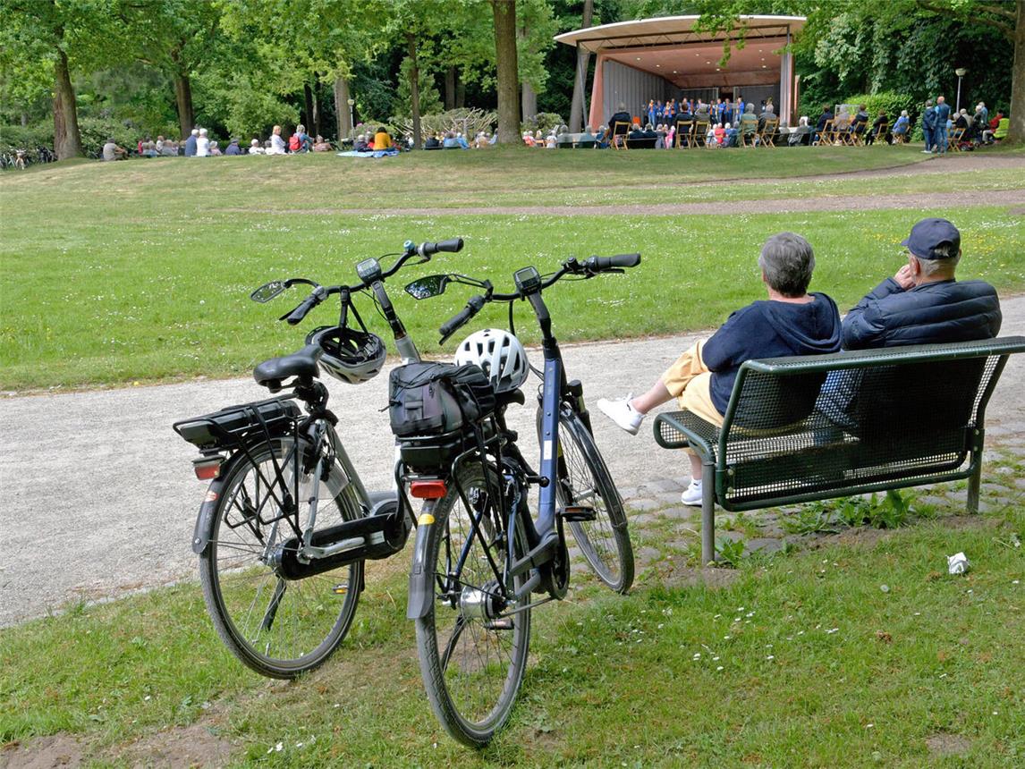 Auch für Ausflügler sind die Forstgartenkonzerte stets ein willkommener Anlass zum Pause machen. NN-Foto: RD