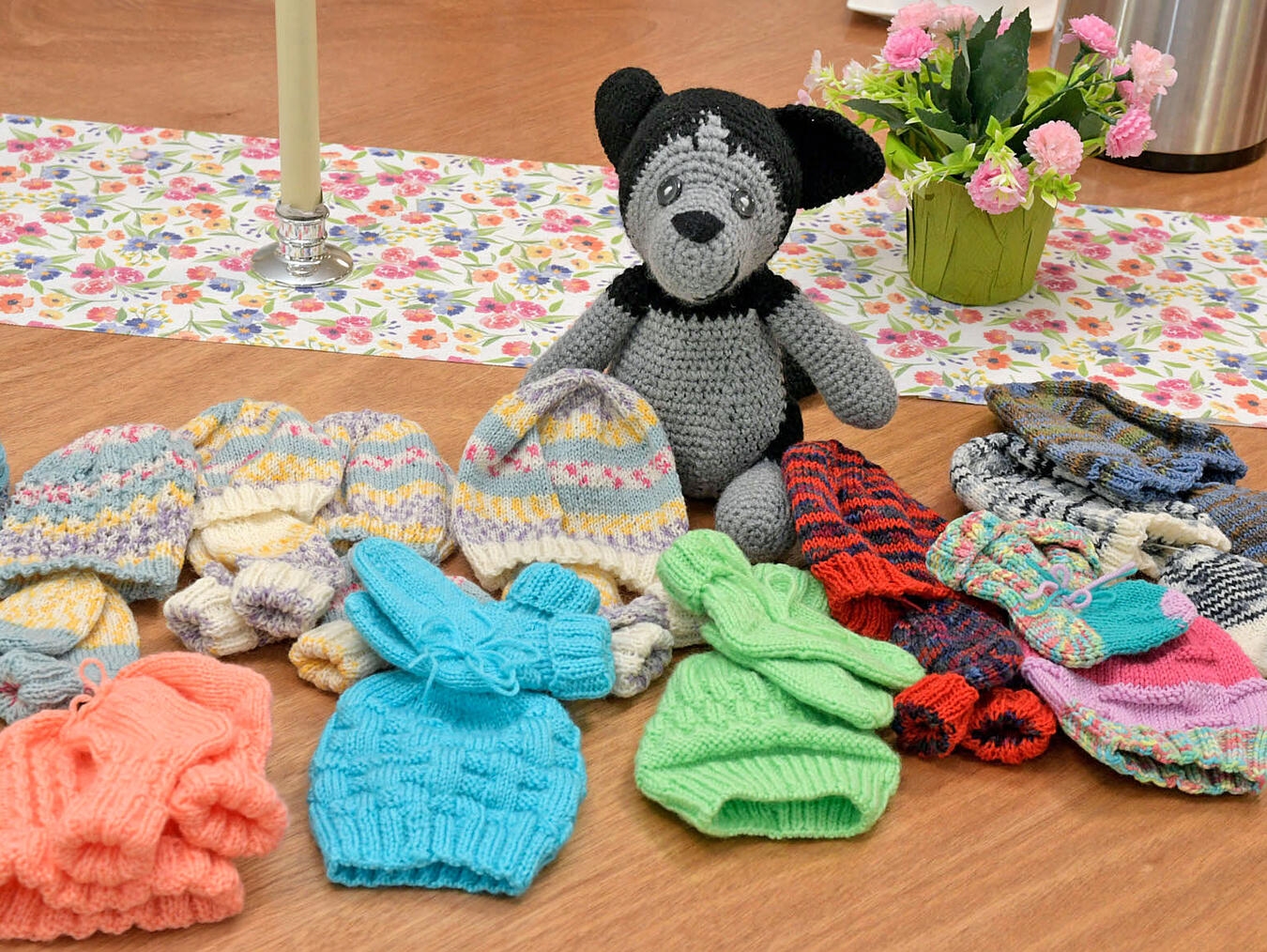 Gehäkeltes Kuscheltier Bär, handgemacht, beliebt bei Familien, DIY, Häkelkunst, Geschenkidee für Kinder.