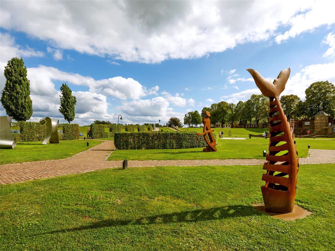Auch im Skulpturenpark Rees stellen Künstler ihre Arbeiten zum Kunstsonntag aus. Foto: Stadt Rees/Buckstegen
