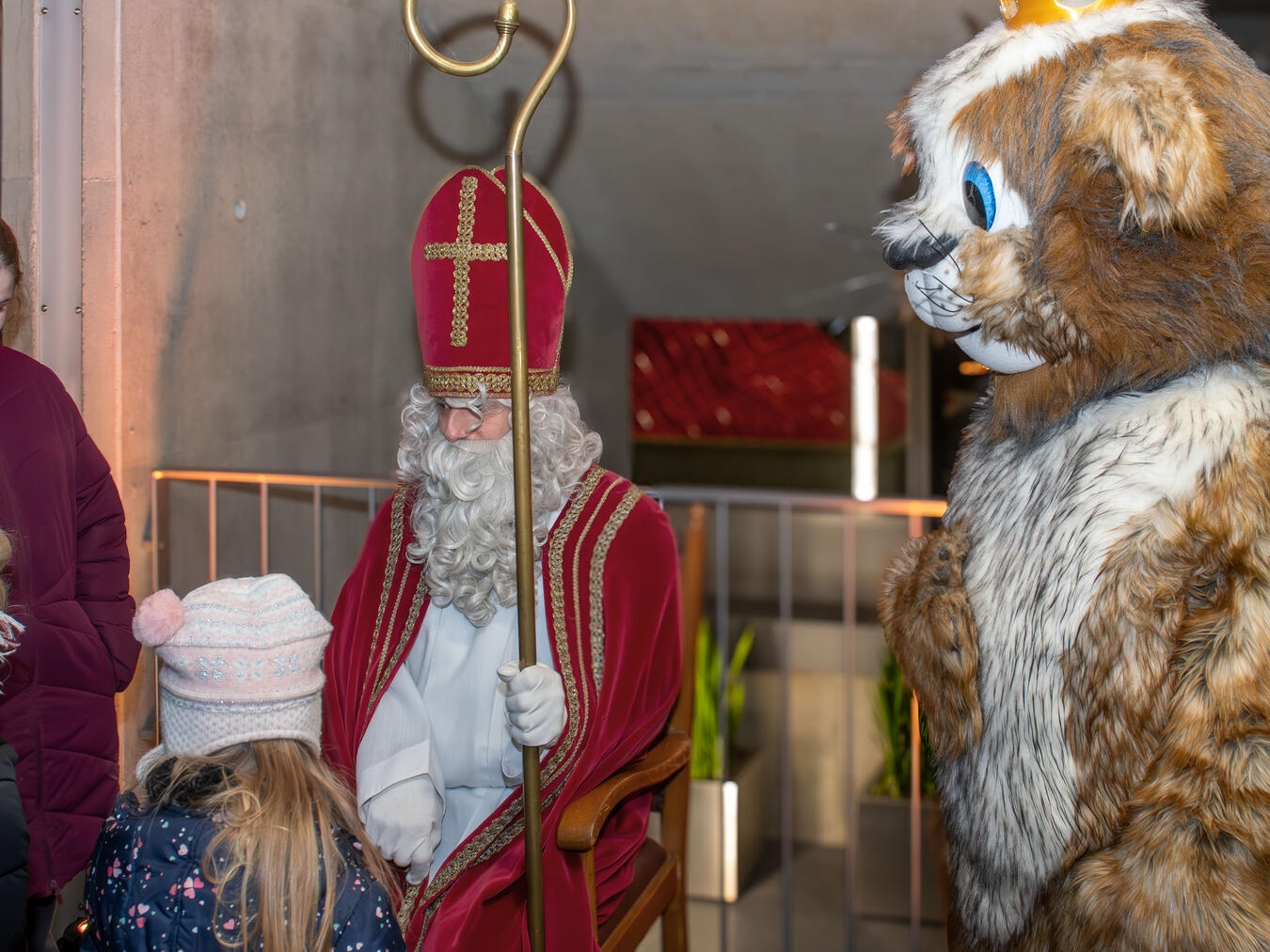 Auch in diesem Jahr wird sich der Nikolaus gerne Zeit für die Kinder nehmen. NN-Foto: Archiv/Gerhard Seybert