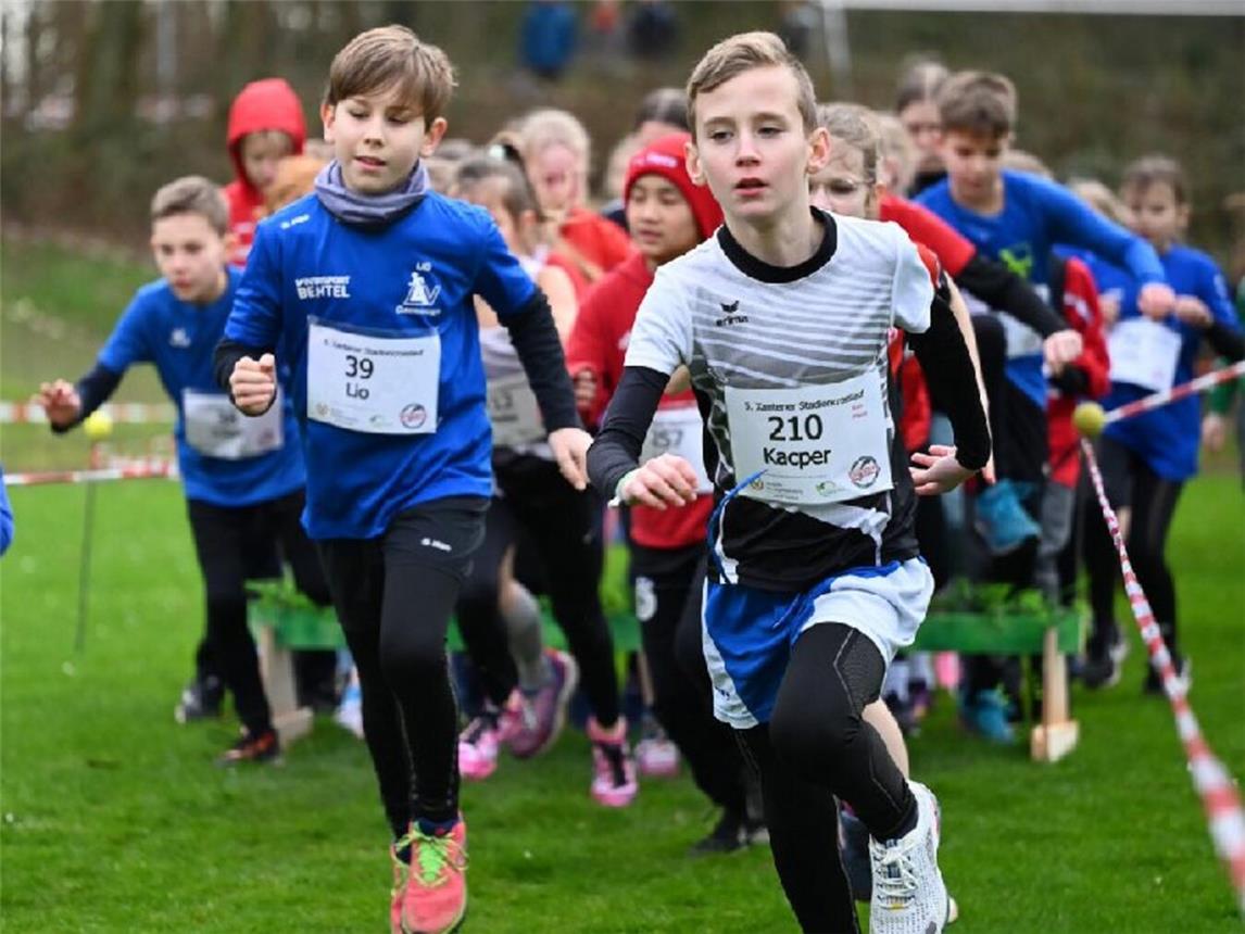 Auch junge Läufer sind beim Stadion-Crosslauf dabei.Foto: TuS Xanten