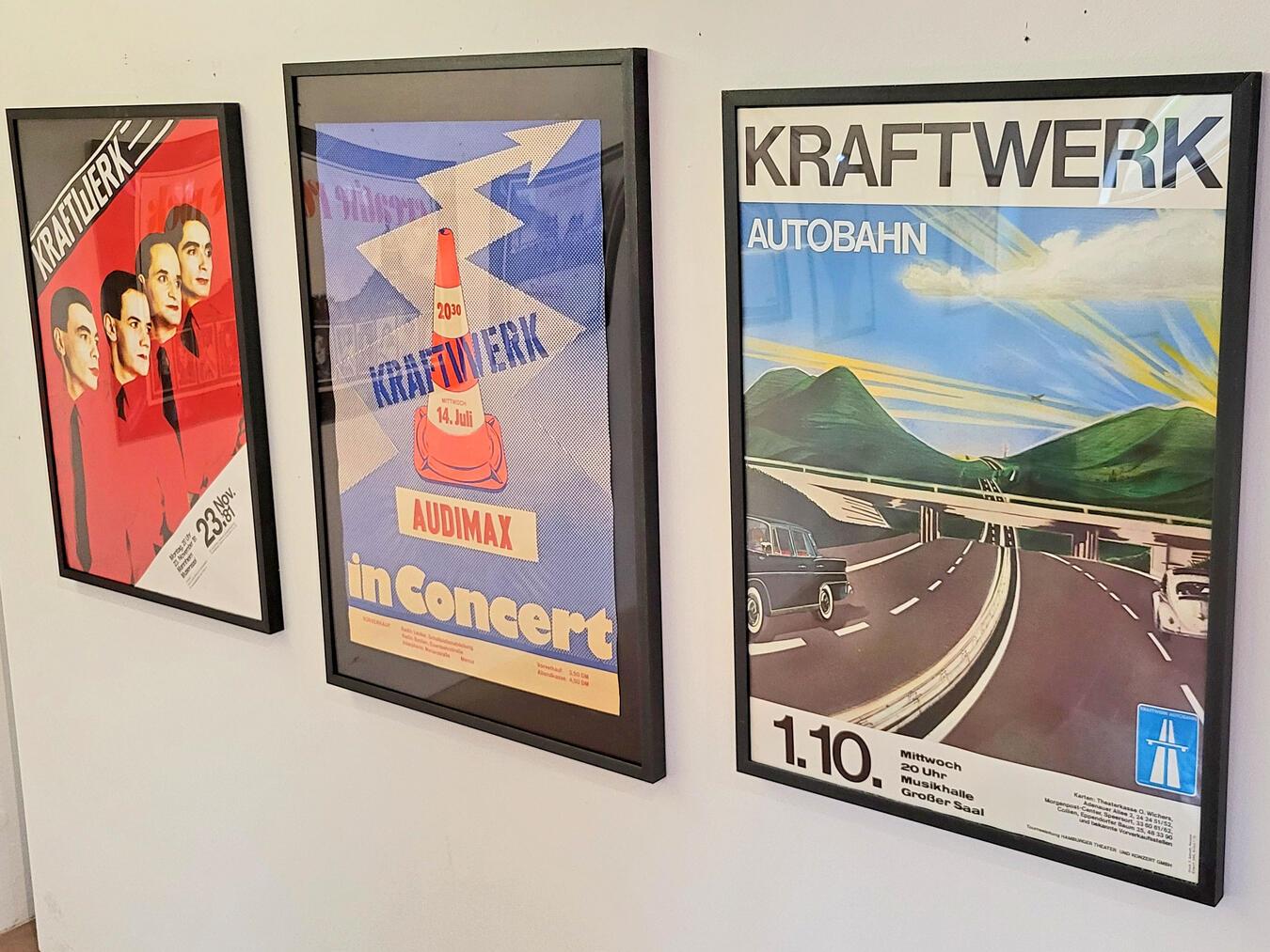„Der Soundtrack der 68er“ im PAN in Emmerich Auch „Kraftwerk“ ist mit Konzertplakaten im PAN vertreten, darunter zum Album „Autobahn“ (r.). NN-Foto: MB