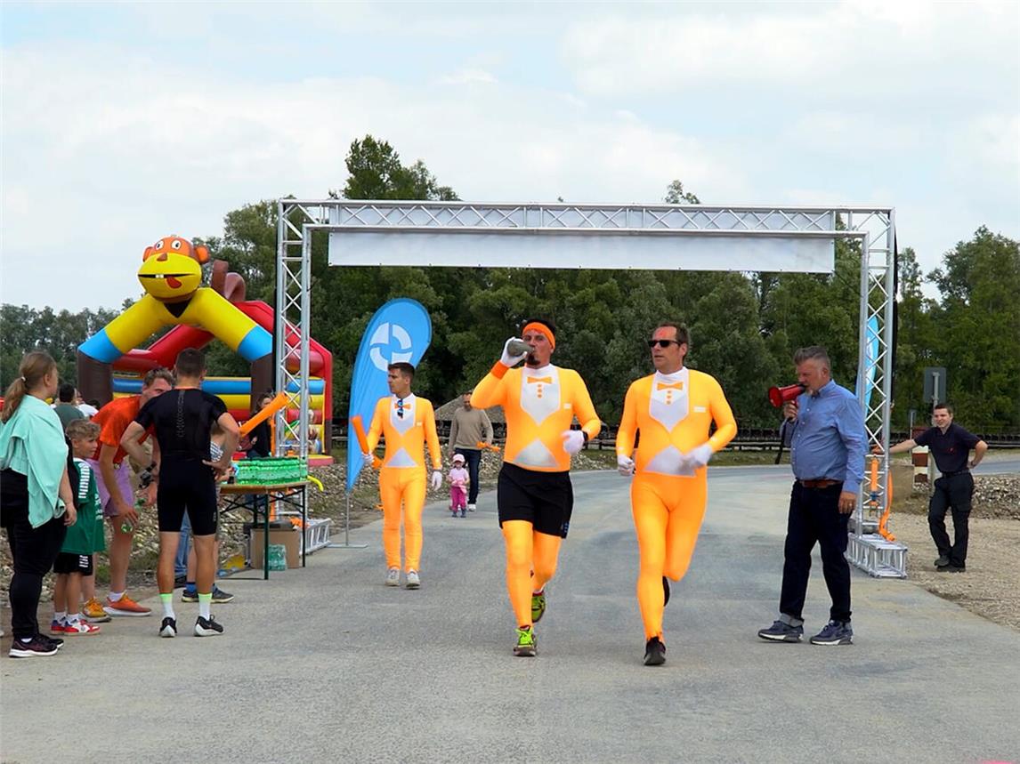 Auch sportlich wurden die Mitarbeiter beim Jubiläumsfest aktiv. Foto: Holemans