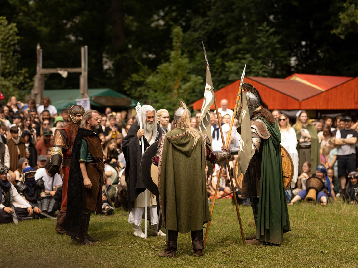 Auch Zauberer und Pferdeherrn hören sich um nach einem geeigneten Veranstaltungsgelände für zukünftige Tolkien Tage.Fotos: Torsten Dreizehnter