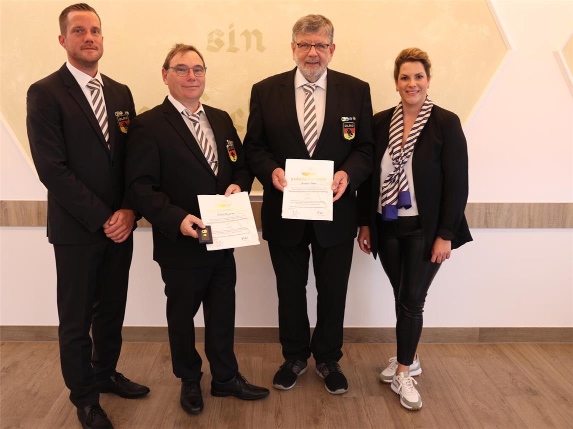 Auch zwei Verabschiedungen gehörten dazu: (v.l.): Dennis Krieger, Roland Borgmann, Norbert Eumes und Carolin Winterink. Foto: privat