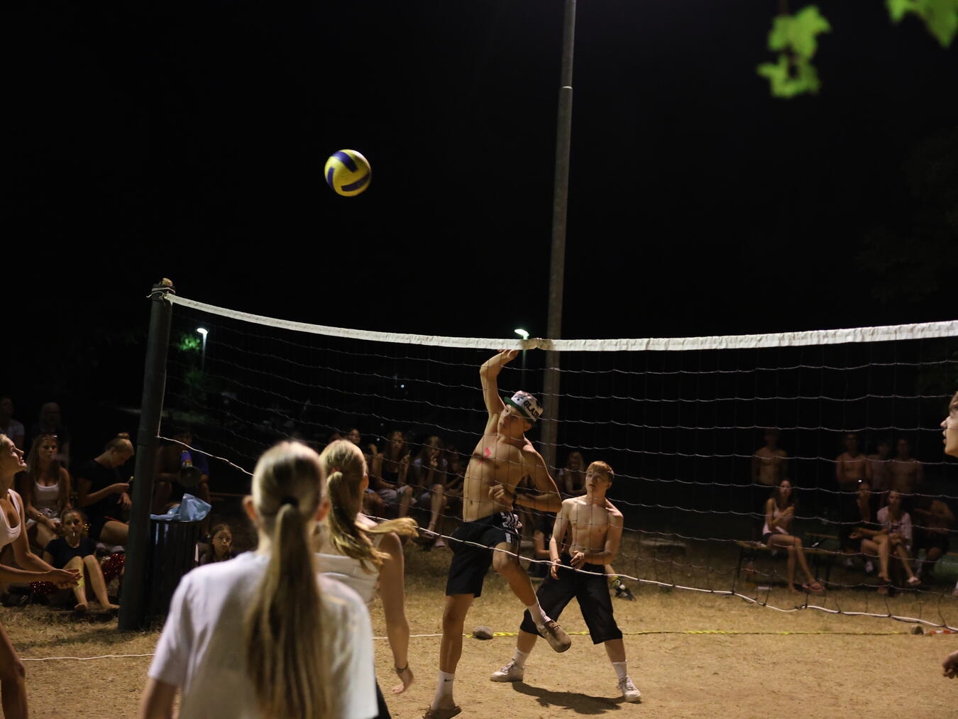 Auf dem Beachvolleyball-Feld wurde sich duelliert. Foto: privat
