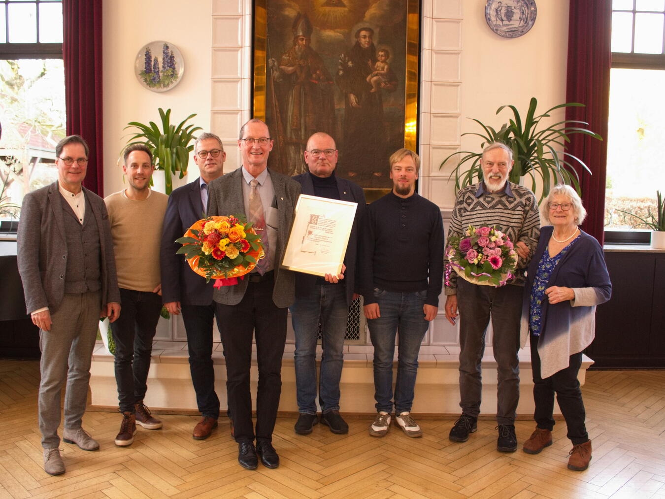 Auf dem Cäcilienfest: (v.l.) Elmar Lehnen (Basilikaorganist), Steffen Willemsen und Andreas Wehling (Sprecher Blasorchester), Stefan Ophey (40 Jahre), Christoph Boscheinen (Präsident), Dominik Giesen (Chordirektor), Theo Mohn und Senta Falkenhagen (50 Jahre). Foto: privat