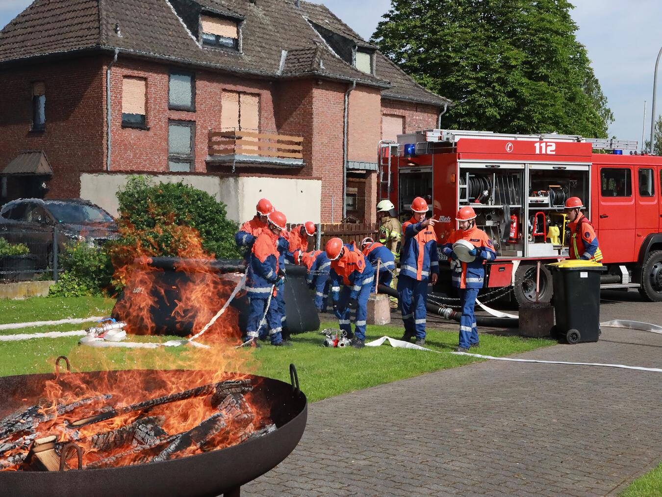Auf dem Einsatzplan stand auch ein außer Kontrolle geratenes Feuer.