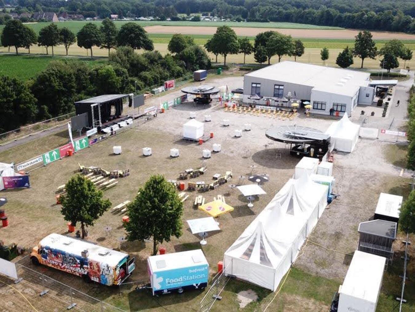 Auf dem Festplatz an der Leuther Straße entsteht das Festivalgelände für das Brass Beatz 2024.Fotos: privat