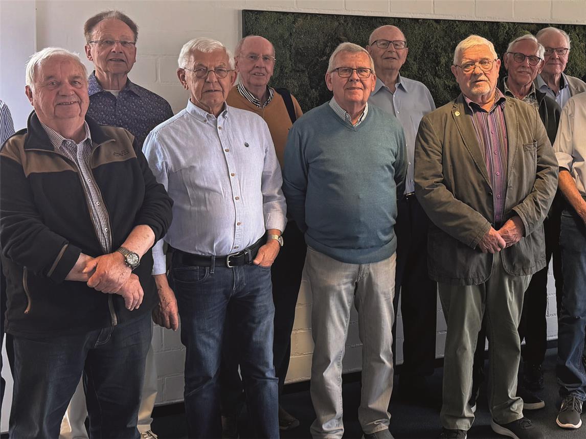 Auf dem Foto (Auszug, v.l.) Rudi Harmsen, Lothar Michels, Josef Joeken, Bernd Beckmann, Rolf Verheyen, Herbert Convent, Willi van Beek, Gerd Tilders, Hans Thissen. Mit dabei waren auch Josef Jansen, Klaus Peter Wynhoff, Heinz-Günter Masthoff, Karl-Heinz Terbuyken, Willi Linsen, Herbert Hölscher, Norbert Arntz, Horst Verhoeven und Carl Winhuysen. Foto: privat