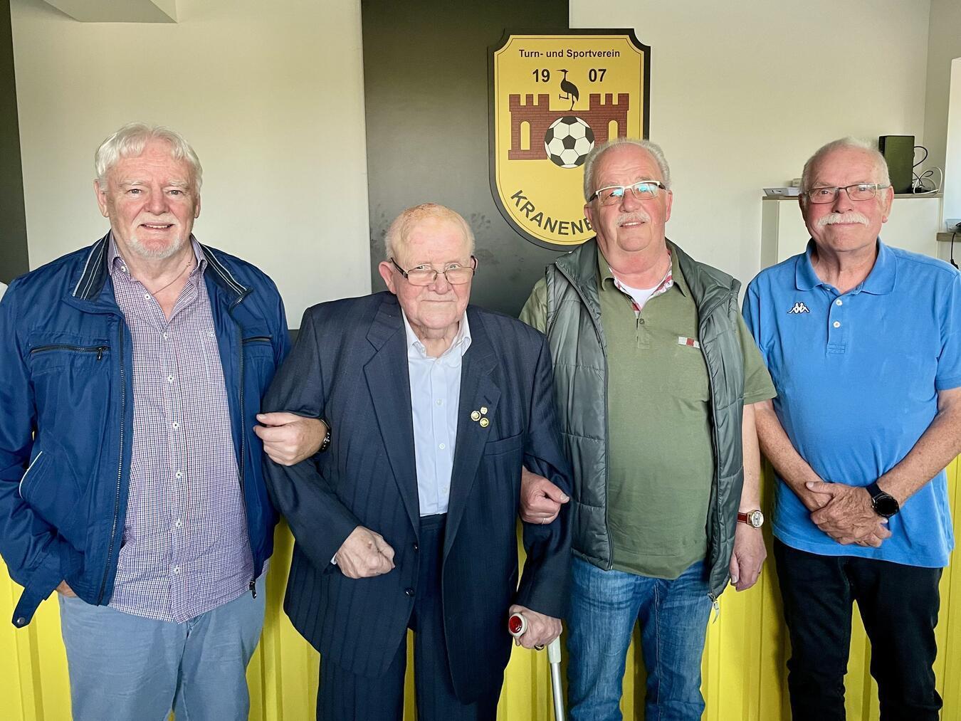 Auf dem Foto (v.l.): Hans-Dieter van Vügt, Rudolf Peter, Stefan van de Kamer und Bernd Schwiek. Foto: TuS 07 Kranenburg