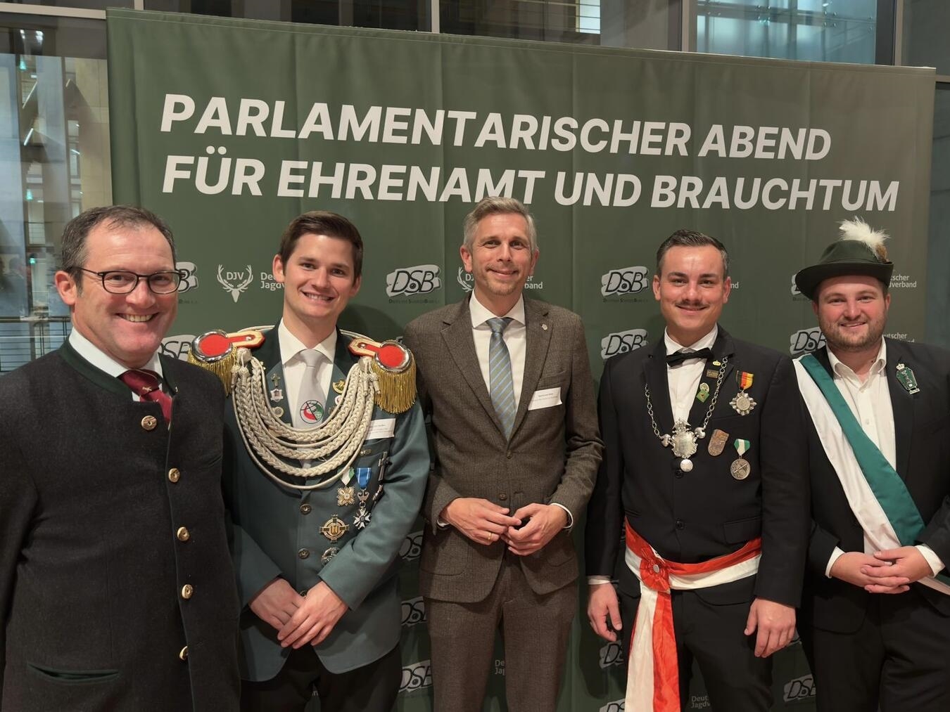 Auf dem Foto zu sehen sind (v.l.): Ermen Zilonka, Sebastian Janßen, Sascha van Beek, Carsten Lommen und Frederik Paul. Foto: Büro Sascha van Beek