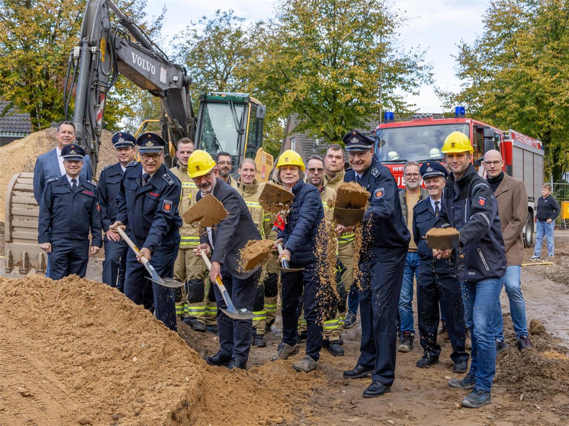 Auf dem Gelände des alten Standorts entsteht nun, nach dem Abriss des Altbaus, das neue Feuerwehr-Gerätehaus des Löschzugs Materborn. Foto: Niklas Lembeck/Stadt Kleve
