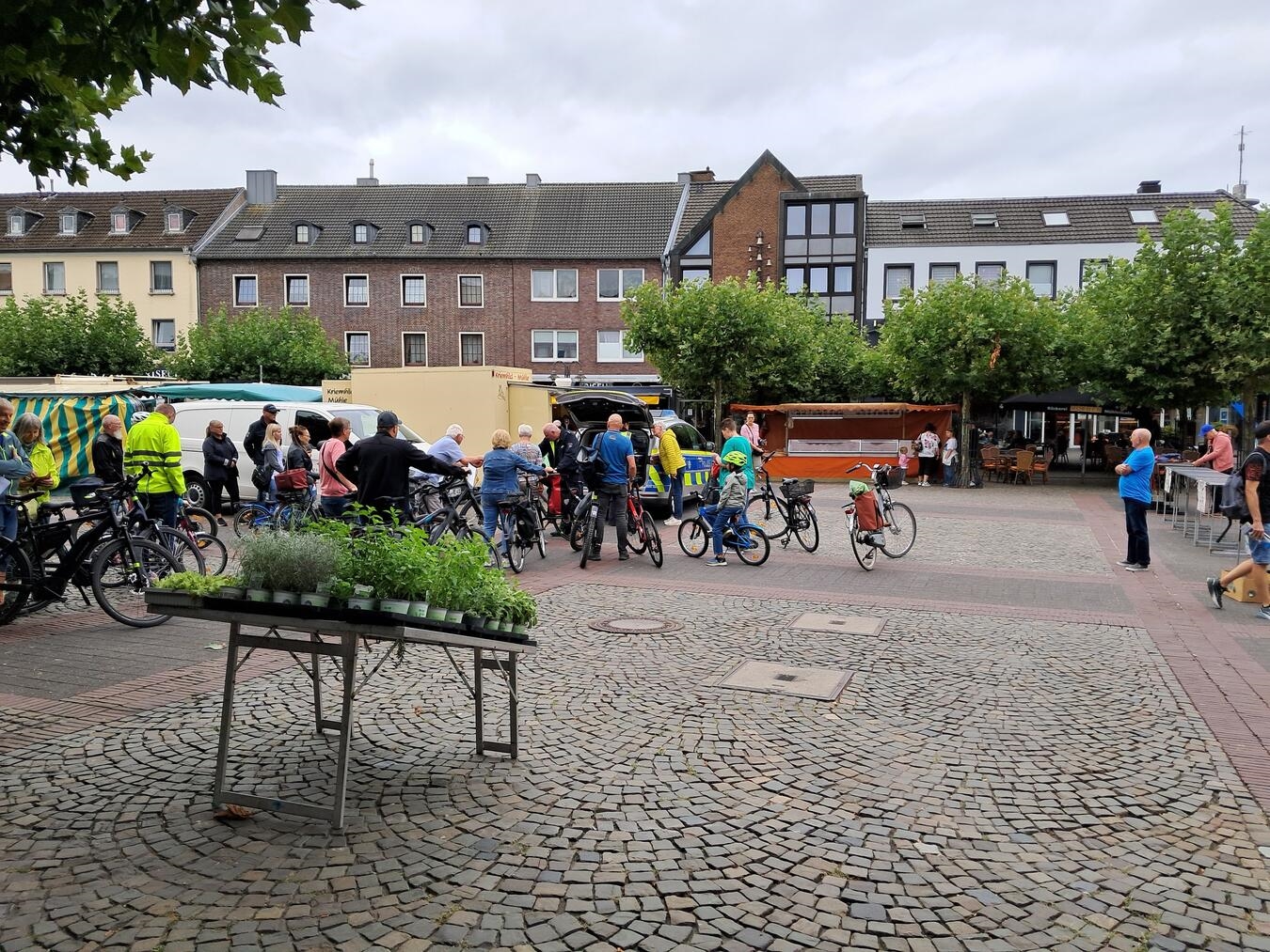 Fahrradcodierung auf dem Gelderner Wochenmarkt am 21. August.