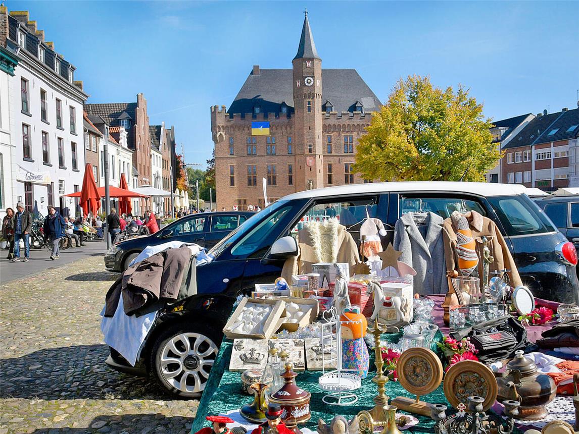 Auf dem inzwischen neugestalteten Marktplatz findet nun erstmalig auch wieder der Herbstmarkt statt. NN-Fotos (Archiv): Rüdiger Dehnen