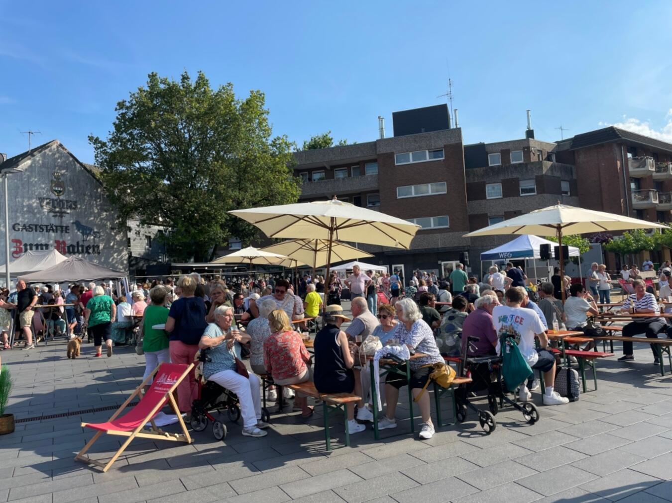 Auf dem Neumarkt in Emmerich findet an drei Terminen der Feierabendmarkt statt. Foto: WfG Emmerich