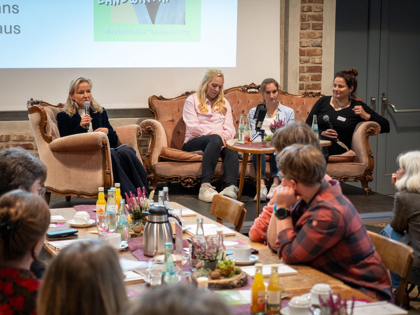 Auf dem Podium: (v.l.) Maja Mogwitz, Laura Buschhaus, Julia Velmans und Anne Straetmans. NN-Fotos: Gerhard Seybert 