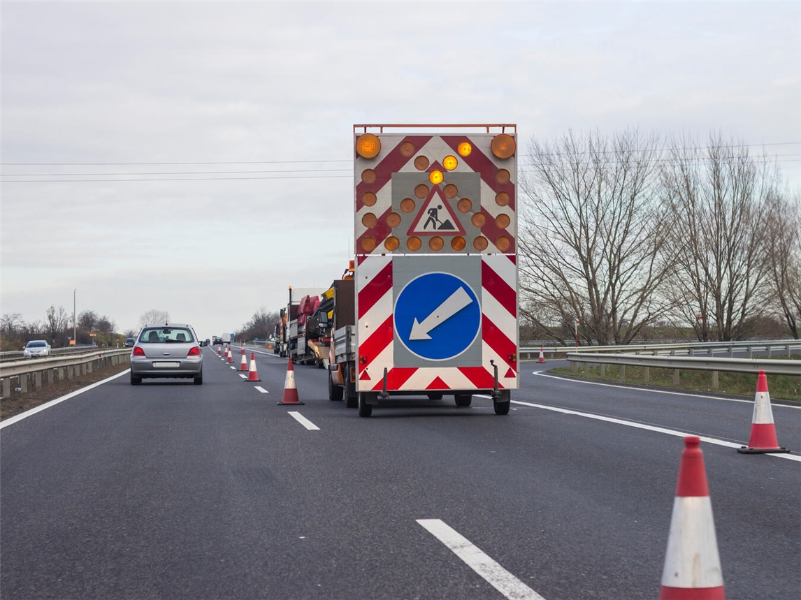 "Brückenabriss auf der A3 Autobahn am Wochenende, Baustelle, Verkehr, Adobestock"