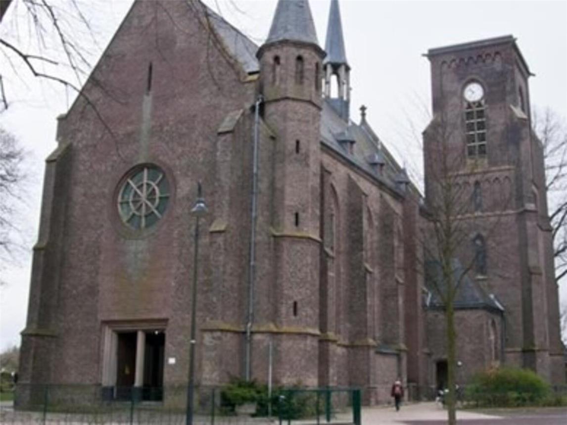 Auf der Grünfläche vor der St.-Anna-Kirche in Materborn soll der Baum gepflanzt werden. Foto: privat