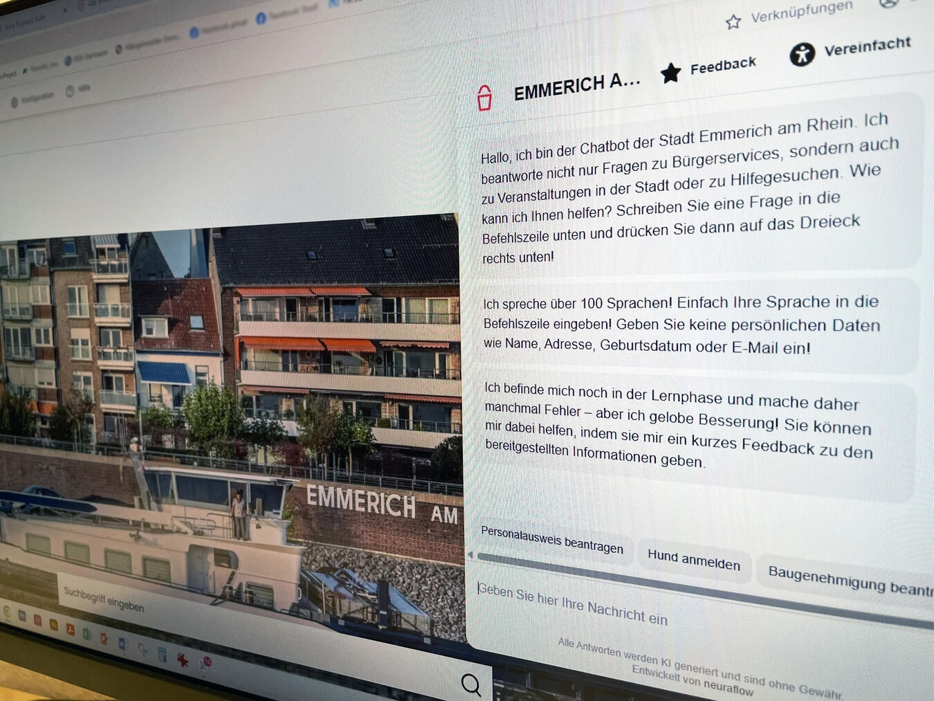 KI im Emmericher Rathaus: Stadt startet neuen Chatbot Auf der Homepage der Stadt Emmerich unterstützt ab sofort ein KI-Chatbot die Nutzer auf der Suche nach Informationen. Foto: Stadt Emmerich