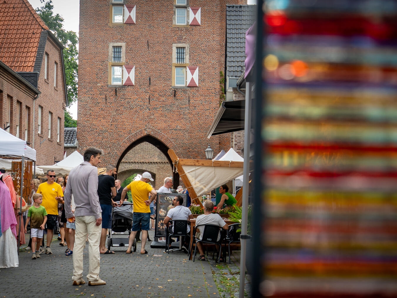 Auf der Klever Straße am Klever Tor fand am vergangenen Wochenende der Altstadtmarkt statt. NN-Foto: Gerhard Seybert