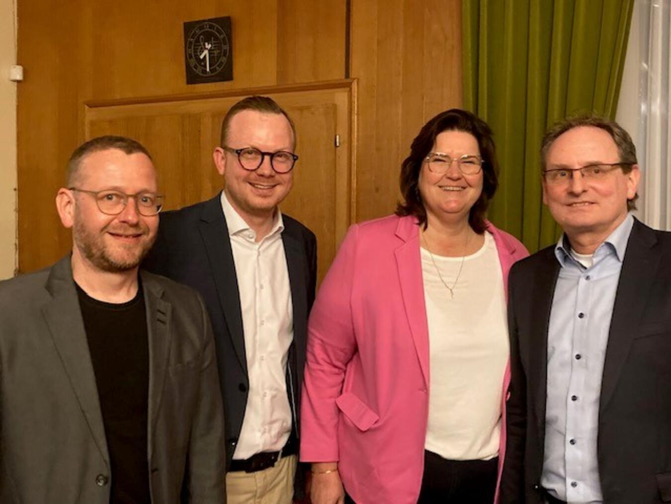 Auf der Versammlung der Hüthumer CDU: (v. l.) Sigmar Peters, Steffen Borth, Claudia Lindlahr und Erik Arntzen. Foto: privat