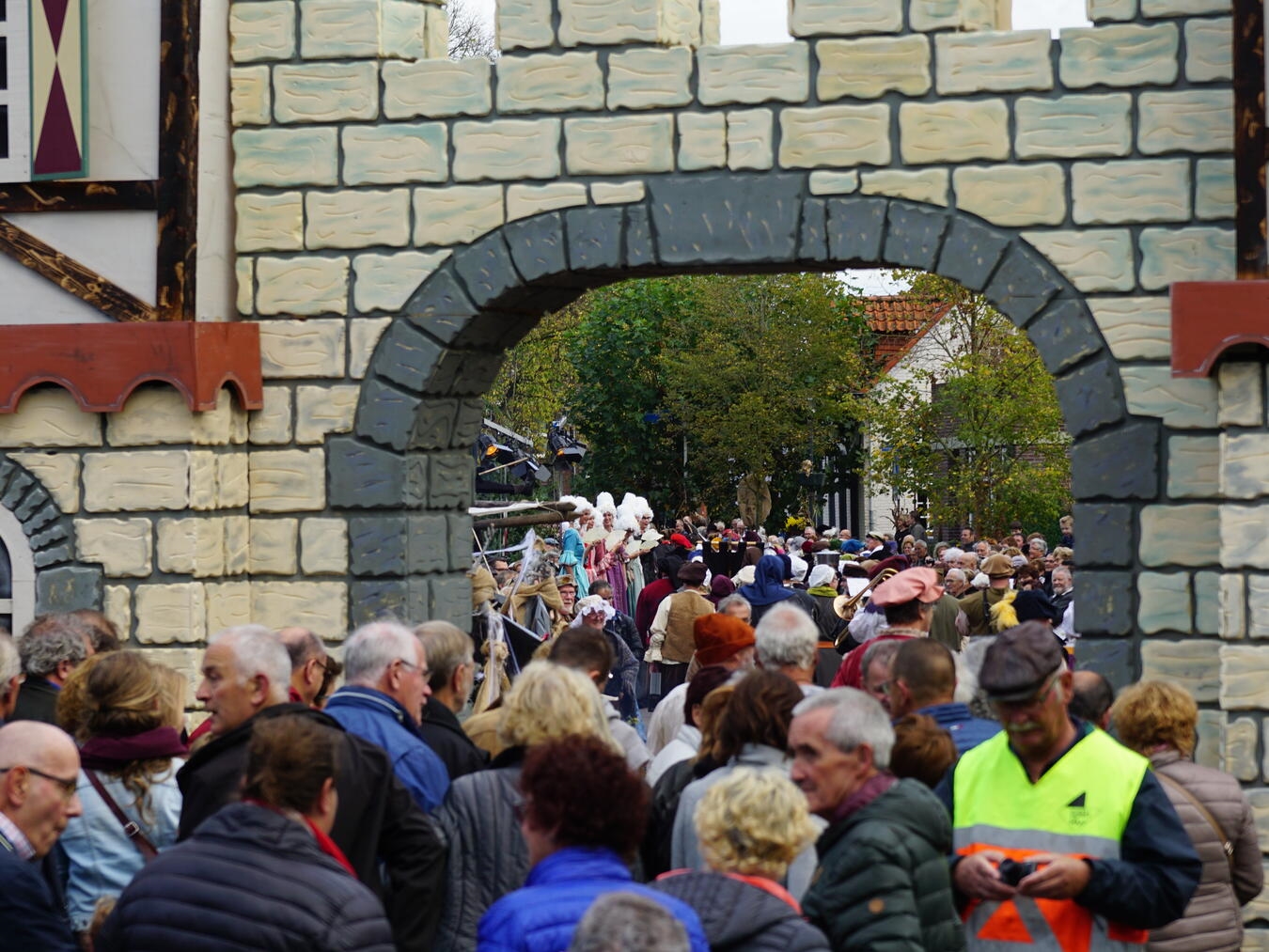 "Besucher beim Vorstelijk Festival genießen vielfältiges Programm"