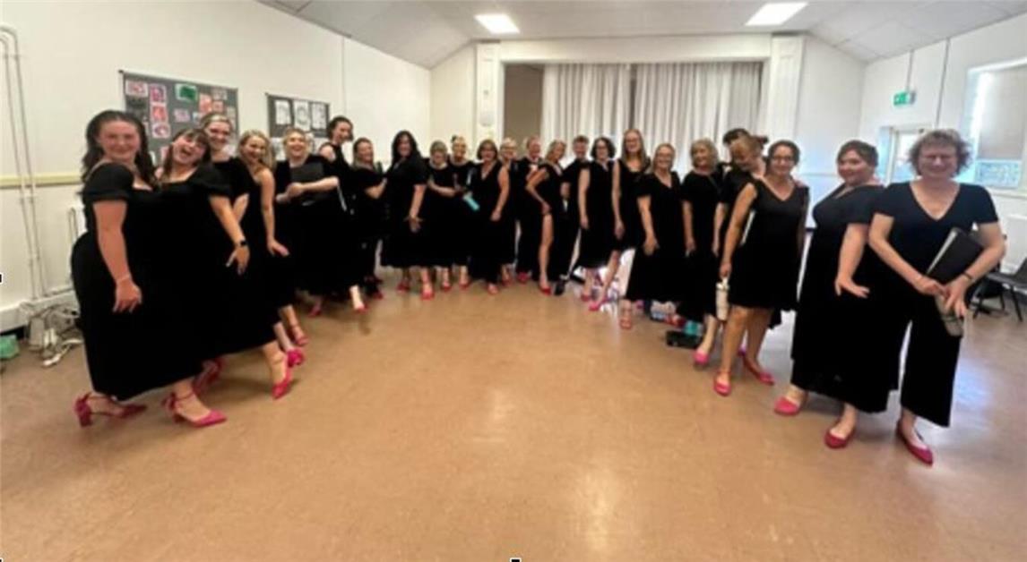 Auf die Plätze fertig los – mit pinken Schuhen sind die Sänger des Bethany Barber Choir bereits jetzt dem Chorerlebnis bereits heute für alles gewappnet, was musikalisch begeistern wird. Foto: MP