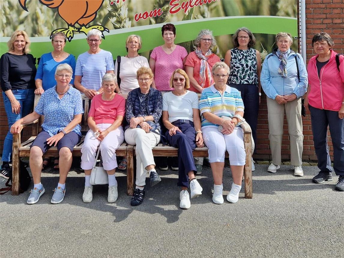Auf einem Geflügelhof erfuhren die Landfrauen viel Wissenswertes.Foto: privat
