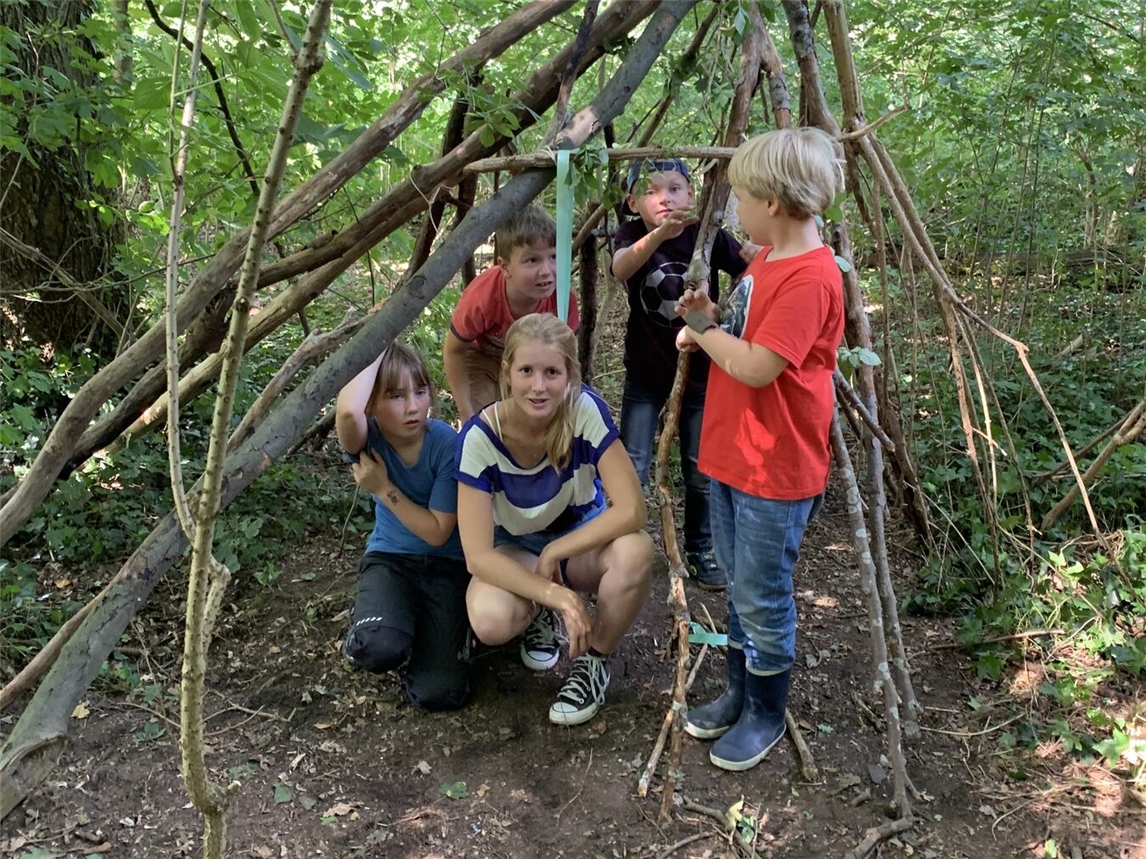 Auf Entdeckungsreise gehen Kinder am Schlösschen Borghees. Foto: Judith Hoymann