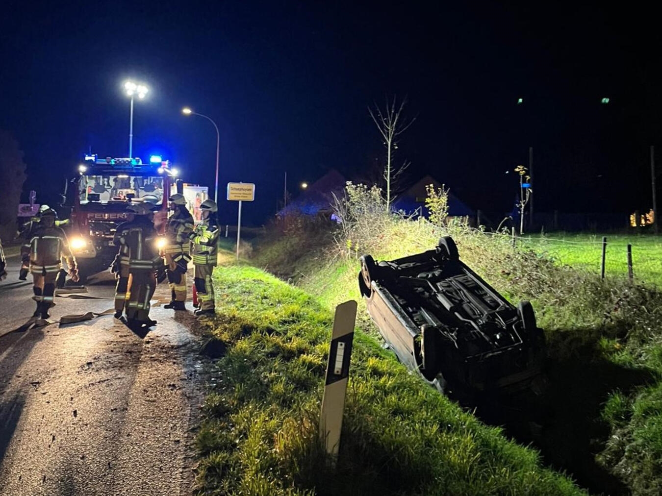 Auf Höhe des Linßenhofes war das Auto von der Fahrbahn abgekommen.Foto: Galka, Feuerwehr