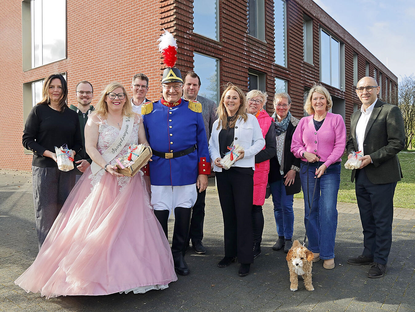 Auf ihrer Sternfahrt hat die Delegation aus Walbeck auch bei den Niederrhein Nachrichten in Geldern halt gemacht. NN-Foto: Theo Leie