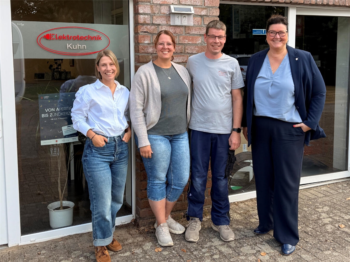 "Unternehmensbesuch: WfG-Geschäftsführerin Sara Kreipe und Bürgermeisterin Claudia Lindlahr bei Corinna und Patrick Kuhn, Emmerich"