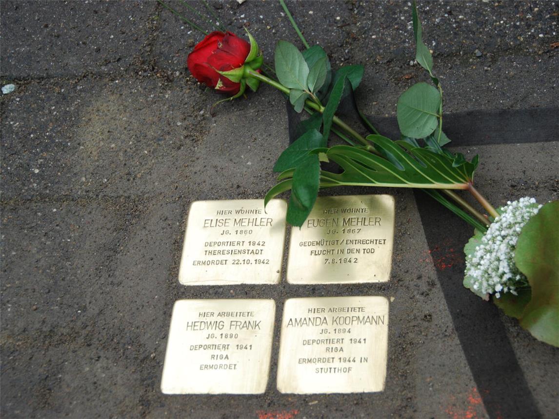 Auf verschiedenen Straßen leuchten am 9. November in Emmerich wieder die Stolpersteine. Foto: privat