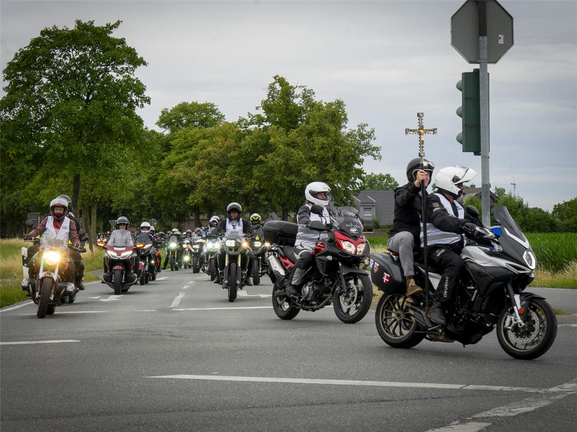 Auf zur Lichterfahrt: Die Teilnehmer auf der Motorradwallfahrt 2025. NN-Fotos: Gerhard Seybert