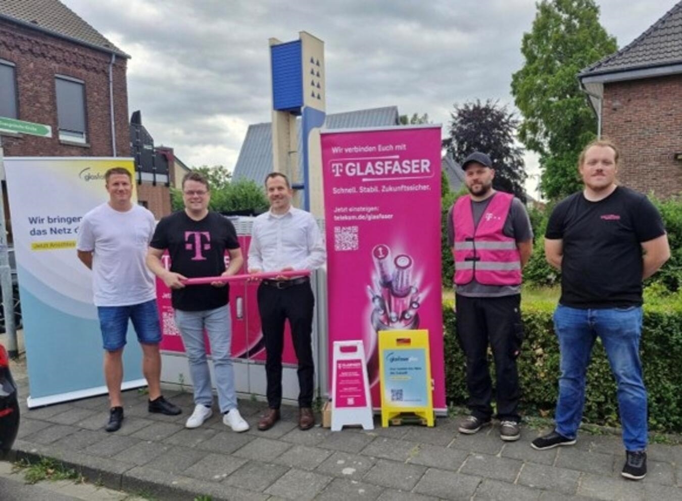 "Auftakttermin in Straelen, Gruppenfoto vor Stadtkulisse, Stadt Straelen"