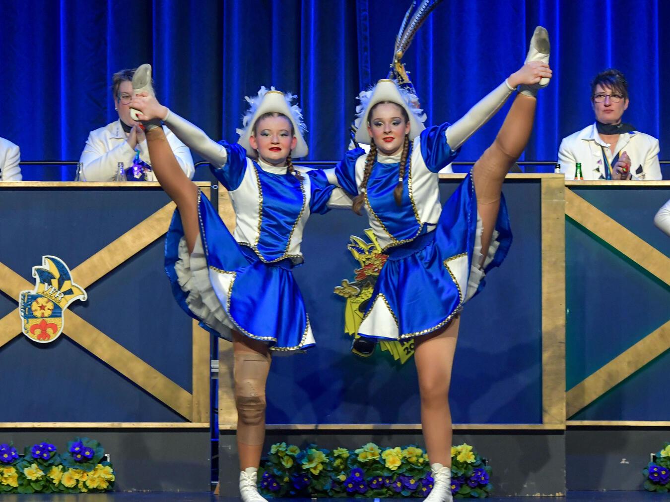 Auftritt Kinderprinzenpaar mit Teenie Tanzgarde. NN-Foto: Gerhard Seybert